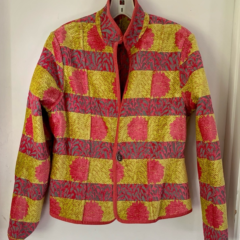 🎁NWT Gorgeous reversible jacket with velvet trim.